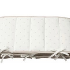 イケアのLENAST レーナスト　ベッドバンパー　水玉模様