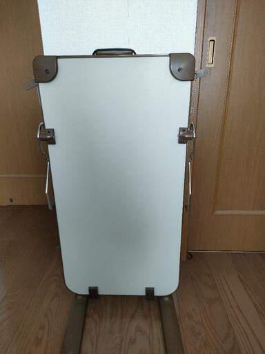 ■ズボンプレッサー　東芝