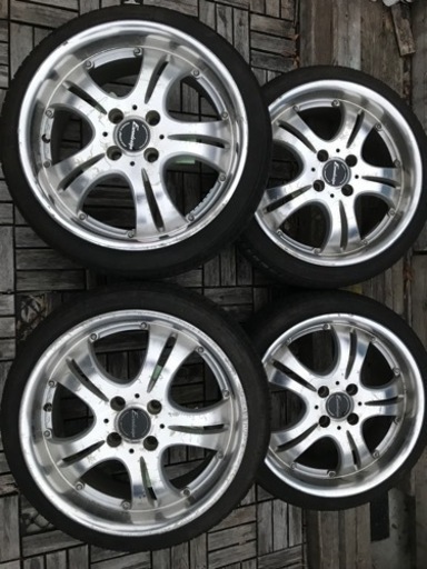 16インチタイヤとホイールのセットです