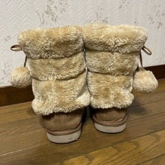 ムートン風  子供ブーツ 21㎝  （未使に近い）の画像
