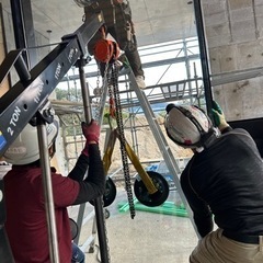 高額収入硝子工事スタッフ募集中の画像