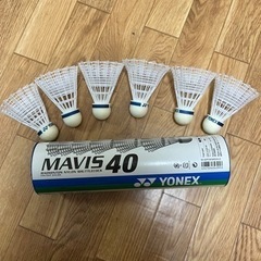 バトミントンシャトル