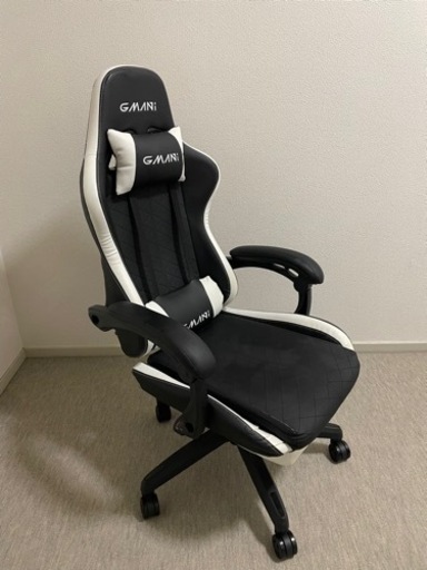 (取引中) ゲーミングチェア (ブラック) リクライニング、フットレスト機能あり