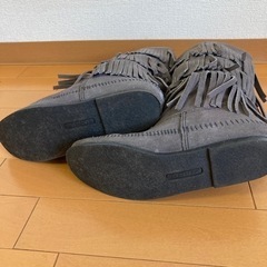 ミネトンカ3段フリンジブーツの画像