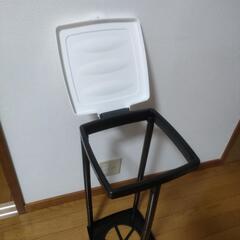 ゴミ箱　1つ700円（3つあります）の画像