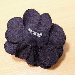 冬の帽子などに〜お花のコサージュ(ブローチ)／布製 こげ茶✨未使用品の画像