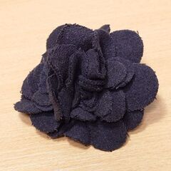 冬の帽子などに〜お花のコサージュ(ブローチ)／布製 こげ茶✨未使用品の画像
