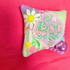 ハンドメイド　パッチde 針山　ネオンなアヒルさん　パッチワーク　針山　ピンクッション　ネオンカラー　チャーム　アヒルの画像