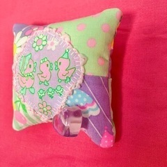 ハンドメイド　パッチde 針山　ネオンなアヒルさん　パッチワーク　針山　ピンクッション　ネオンカラー　チャーム　アヒルの画像