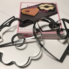 ⭕️ エプロン2枚 & パンケーキ(ホットケーキ)の型の画像