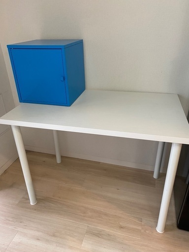 IKEA正方形ブルー箱（白いテーブルも売ってます）