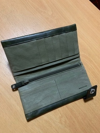 革の長財布 ムスタッシュ