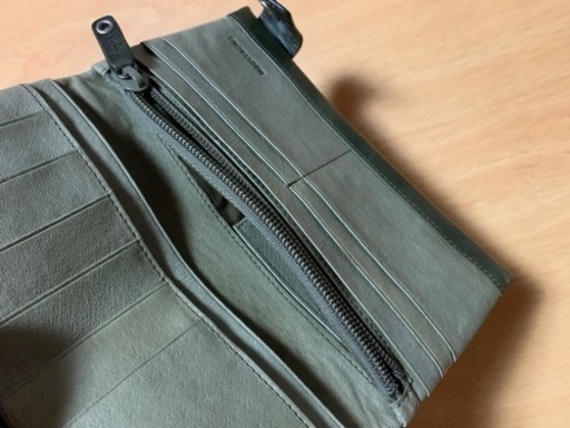 革の長財布 ムスタッシュ