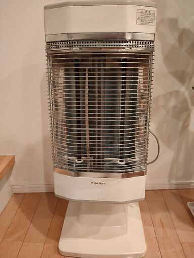 DAIKIN ダイキン遠赤外線暖房機　セラムヒート　ERFT11KS【12/3までお引き取り頂ける方】