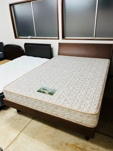 ダブルベッド➕マットレス付き