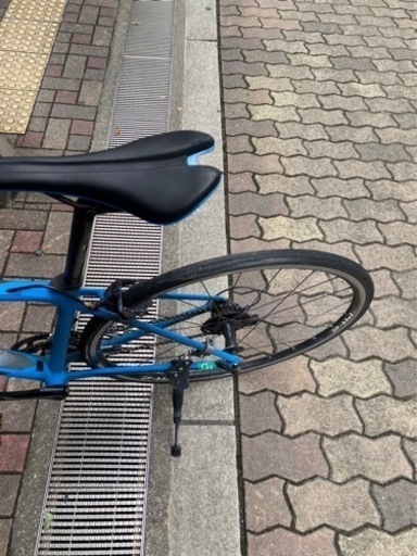 ジャイアントロードバイクと空気入れのセット