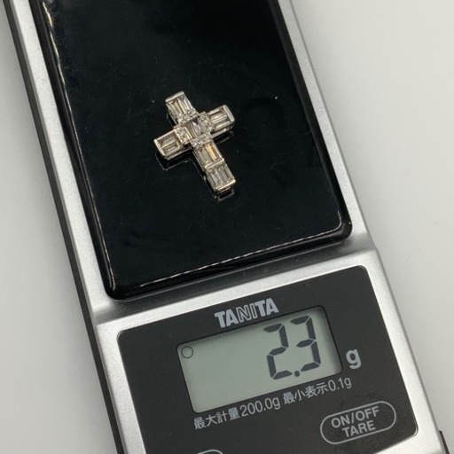 K18WG ダイヤモンドクロス　ペンダントトップ　1.16ct 2.3g