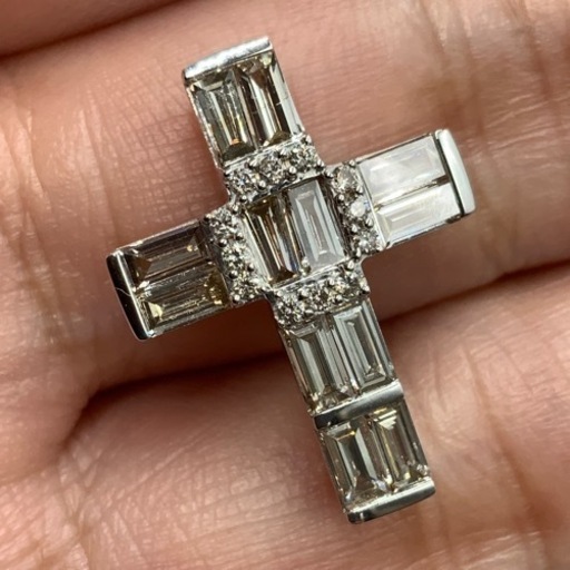 K18WG ダイヤモンドクロス　ペンダントトップ　1.16ct 2.3g