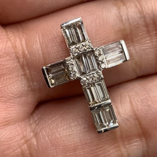 K18WG ダイヤモンドクロス　ペンダントトップ　1.16ct 2.3g