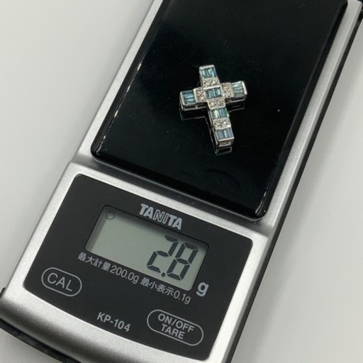 K18WG ダイヤモンドクロス　ペンダントトップ　 0.65ct 2.8g