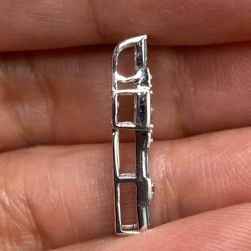 K18WG ダイヤモンドクロス　ペンダントトップ　 0.65ct 2.8g