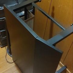 ゲーミングデスクの画像