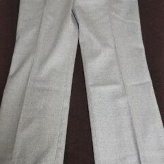 ライトグレー トランスワーク パンツの画像