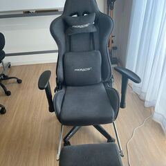 ゲーミングチェア　オットマン付き