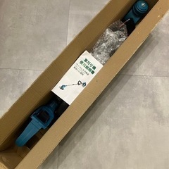 電動草刈機★軽量 パワフル 簡単操作 低騒音 伸縮 バッテリー2個 コードレス 剪定 草刈りの画像