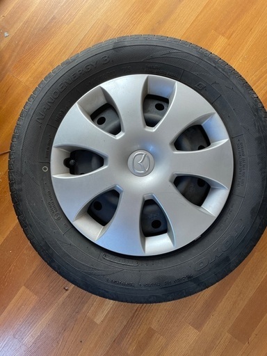 ホイール付きタイヤ4本、サイズ合う方に。