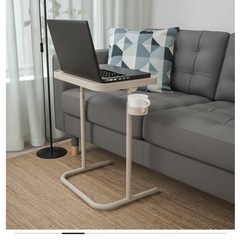 IKEA ビョルコーセン　高さ、角度調整可能テーブル(サイドテーブル、PCテーブル)の画像