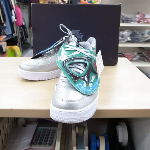 143/511 NIKE ナイキ スニーカー エアフォース1 ルチャリブレ 27cm DM6177-095