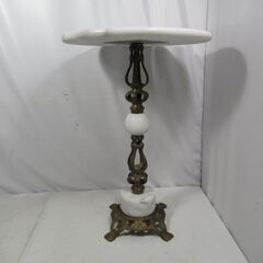 サイドテーブル/コーヒーテーブル/ナイトテーブル/丸型/大理石/真鍮金具/台湾製/44×30cm/花台/飾り台/中古品/JKN6434/の画像