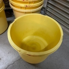 大きめのバケツ　蓋付き　の画像