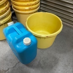 大きめのバケツ　蓋付き　の画像