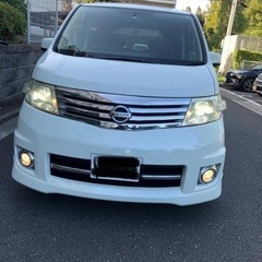 日産セレナ　ハイウェイスター　8人乗り