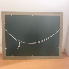 絵画2枚とフェラガモの額装の画像