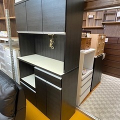 【リサイクルサービス八光　配達・設置OK】土井インテリア　ダークブラウン食器棚　2口・1口コンセント付 リサイクルサービス八光 配達・設置OK】土井インテリア ダークブラウン