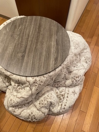 ほぼ新品のこたつ(コタツ布団付き)、どうですか？