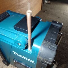 マキタ　ラジオ　MR100 makita 現場ラジオ　充電式　ガレージの画像