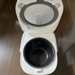 東芝　TOSHIBA 炊飯器　RC-5XE5の画像