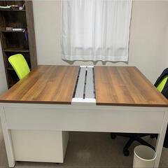 事務用デスクと椅子