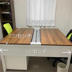 事務用デスクと椅子の画像