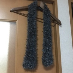 首が暖かい　短め　
マフラー　グレーの画像