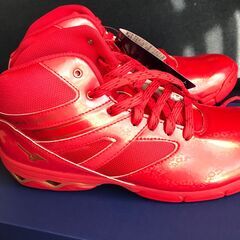 MIZUNO　27cmレッドのスニーカーミドルカット　未使用タグ付きの画像