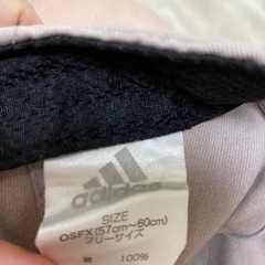 adidas キャップ　ベージュの画像