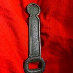 古道具　レトロ　こけしの形をした鉄鋳物の栓抜きの画像