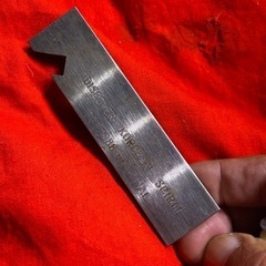 古道具　レトロ　アルミ削り出しの栓抜き　アルファベットで書き込みあり