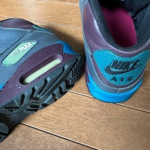 NIKE