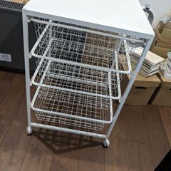 IKEA ヨナクセル　ラックキャスター付の画像